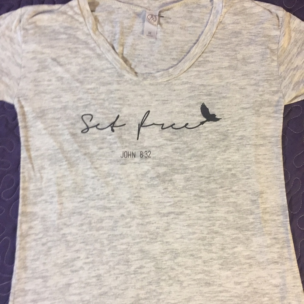 Gray self-free 8:32 T-shirt